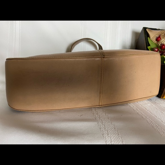 Tan genuine leather ladies handbag Luis Esteve made in Spain.Wide shoulder strap - Picture 11 of 16